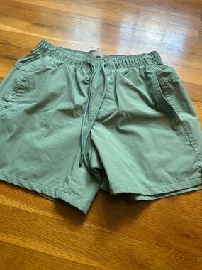 Men's Athletic Drawstring Shorts in Sage Green‎